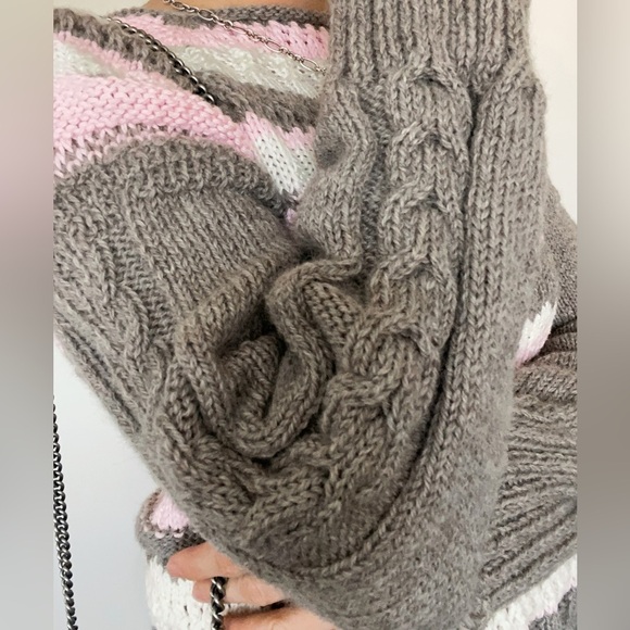 Hand knitted wool sweater size small pink grey white color block - Picture 6 of 13